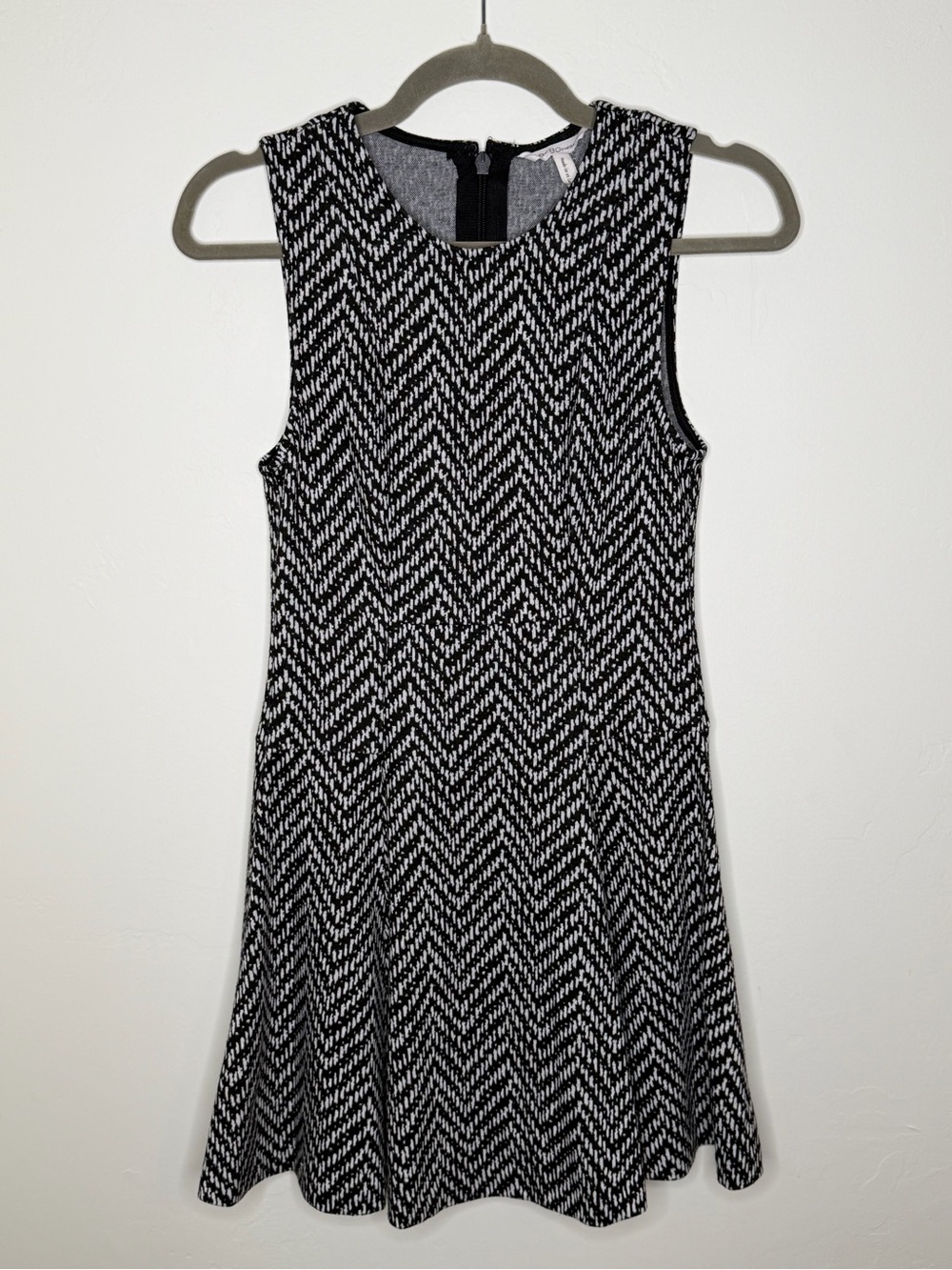 BCBGeneration Black White Chevron Fit Flare Dress Size 2 - Picture 2 of 9